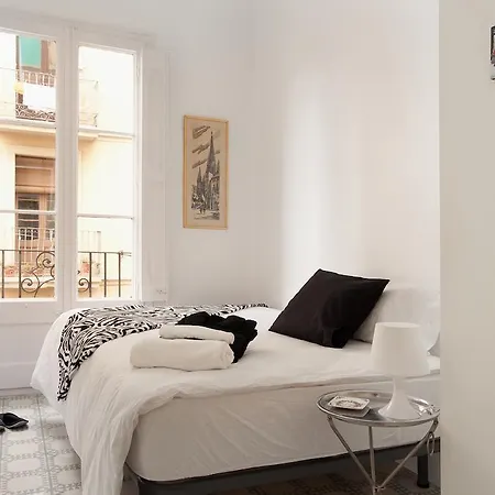 Apartment Scenario & Llum - Sagrada Familia Barcelona